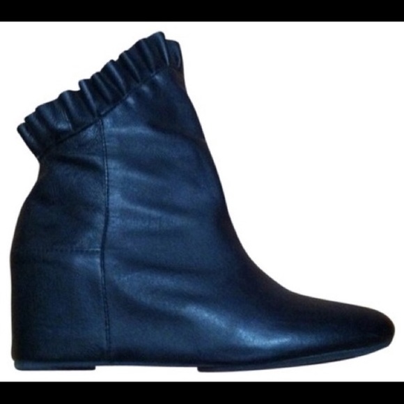 COPY - COPY - COPY - Shalee Black NYLA leather ankle booties si…ref g - Picture 3 of 8